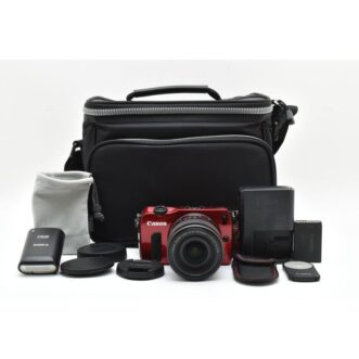 NEAR MINT Canon EOS M Red, EF-M 18-55mm IS STM Lens Kit, Charger etc Canon EOS M vermelha em estado quase impecável, lente EF-M 18-55mm IS STM, carregador, etc.