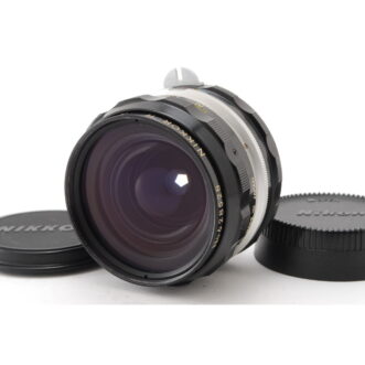 MINT NIKON Nippon Kogaku NIKKOR-H Auto 28mm f/3.5, Front Cap, Rear Cap Tampa frontal para lente Nikon Nippon Kogaku Nikko R-H Out 28mm f/3.5, em perfeito estado de conservação. Tampa rara.